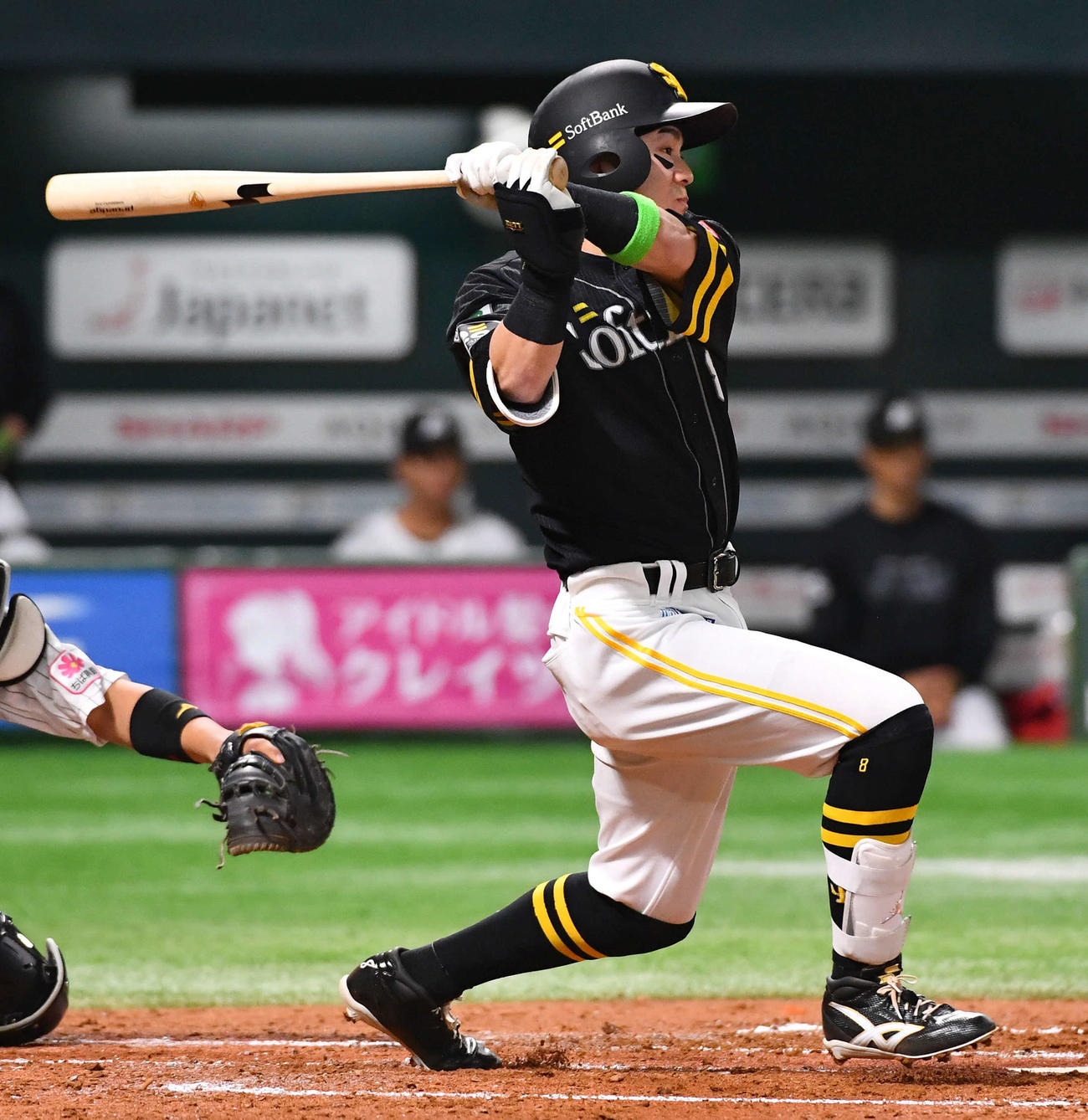 ソフトバンク対ロッテ　2回裏ソフトバンク2死、牧原大は中前安打を放つ（撮影・岩下翔太）