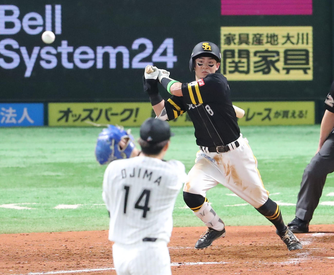 ソフトバンク対ロッテ　4回裏ソフトバンク2死、牧原大は左前安打を放つ（撮影・梅根麻紀）