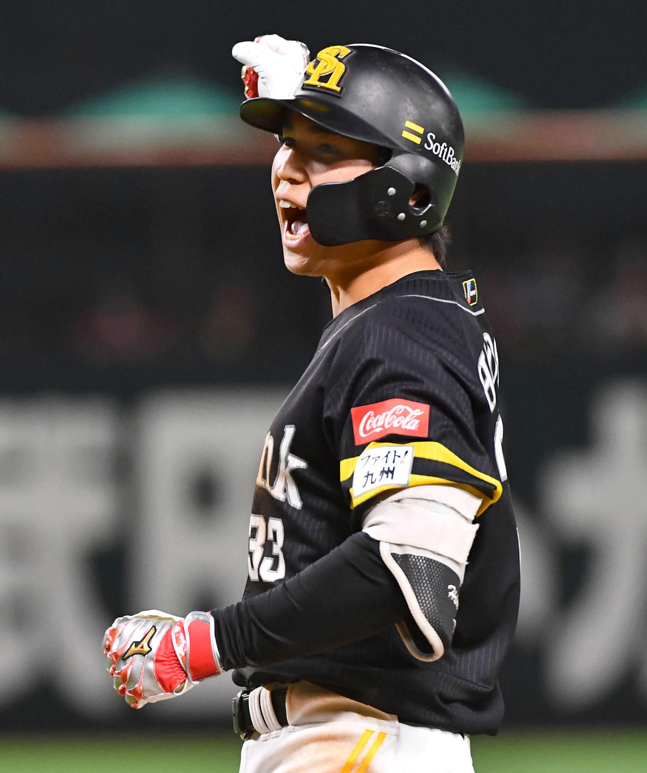ソフトバンク対ロッテ　6回裏ソフトバンク1死二塁、勝ち越しの右前適時打を放ち、ガッツポーズする広瀬隆（撮影・岩下翔太）