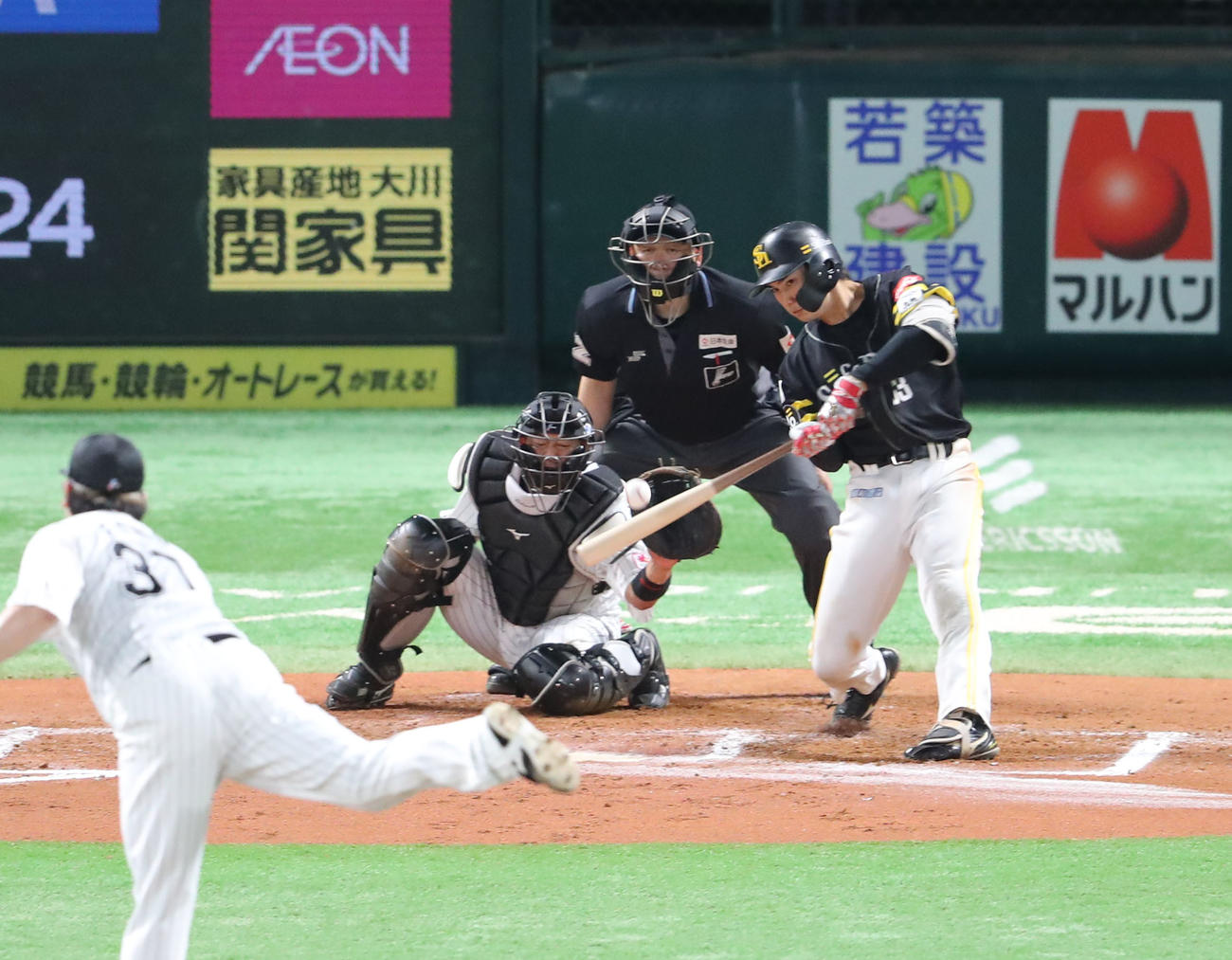 ソフトバンク対ロッテ　6回裏ソフトバンク1死二塁、広瀬は右前に勝ち越し適時打を放つ（撮影・梅根麻紀）