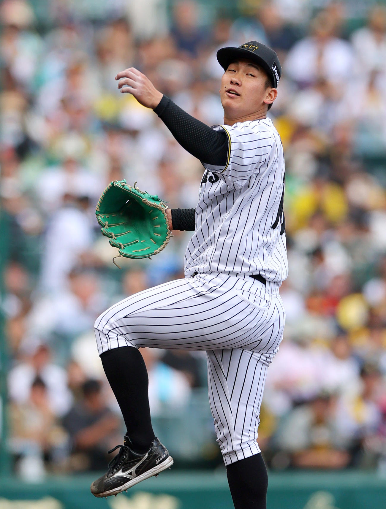 阪神対ヤクルト　7回表ヤクルト1死一、二塁、伊原は代打増田に中2点適時三塁打を浴びる（撮影・上山淳一）