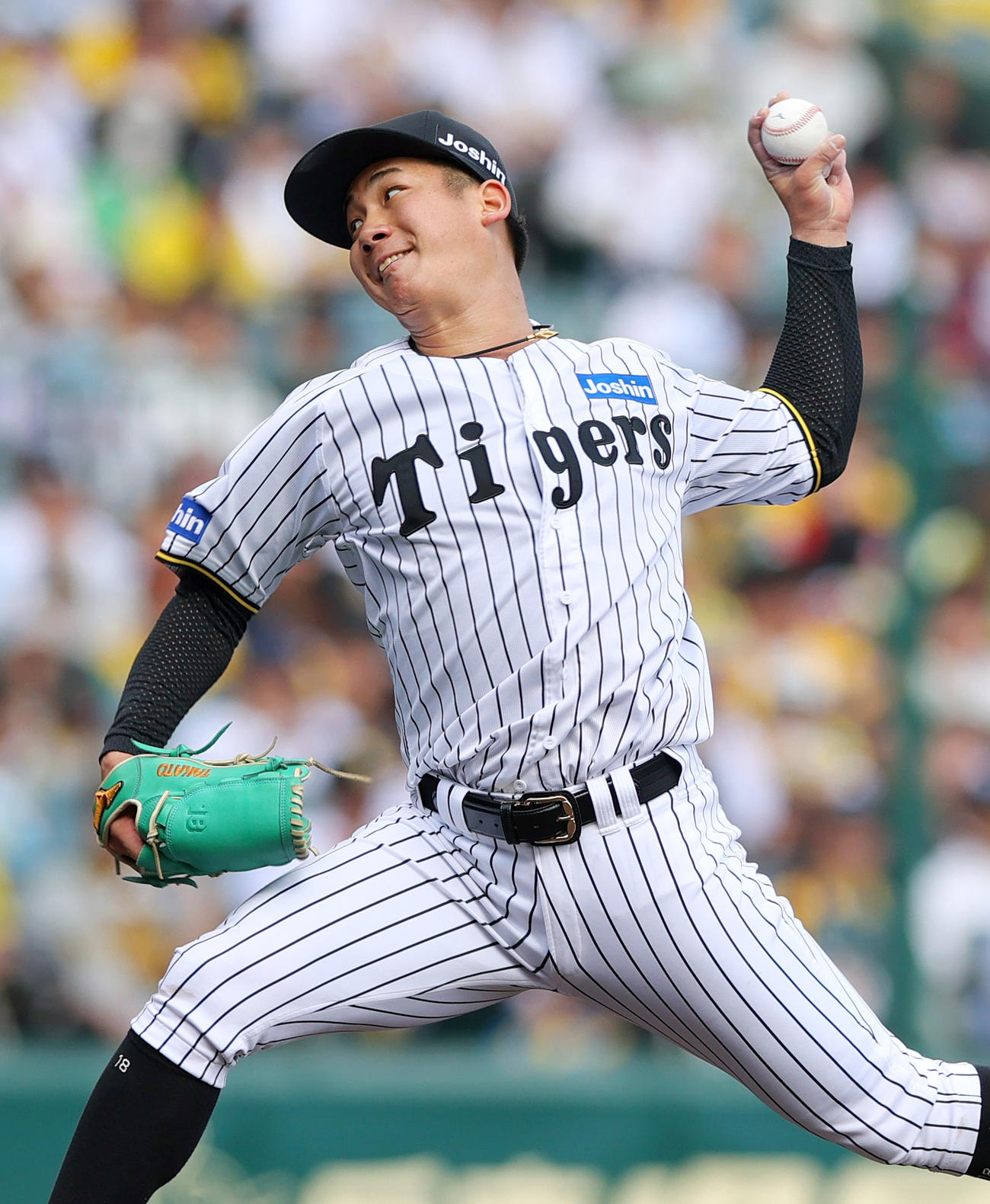 阪神対ヤクルト　力投する阪神先発の伊原（撮影・上山淳一）