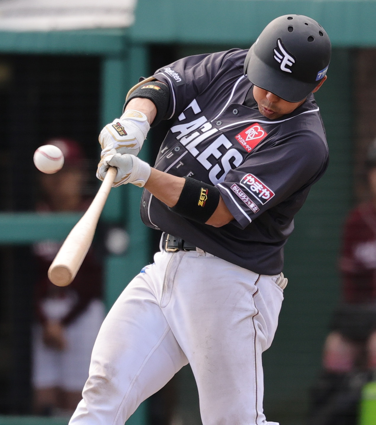 楽天対オリックス　5回裏楽天1死一、二塁、右前打を放つ堀内（撮影・野上伸悟）