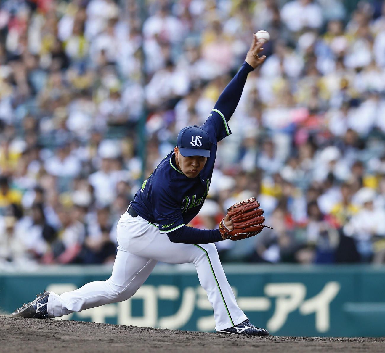阪神対ヤクルト　8回、3番手で登板したヤクルト荘司（撮影・藤尾明華）
