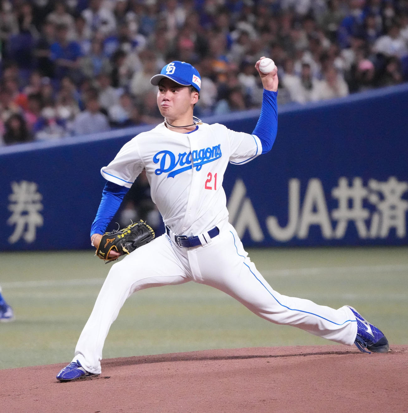 中日対DeNA 1回表、登板する中日先発の金丸（撮影・森本幸一）