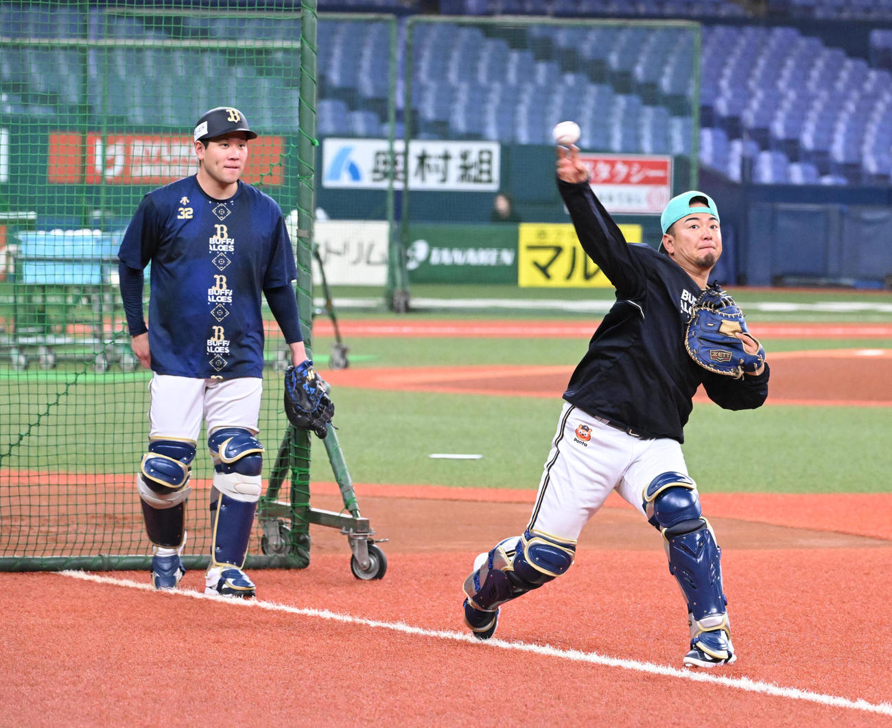 1軍に合流し送球練習するオリックス森（撮影・和賀正仁）