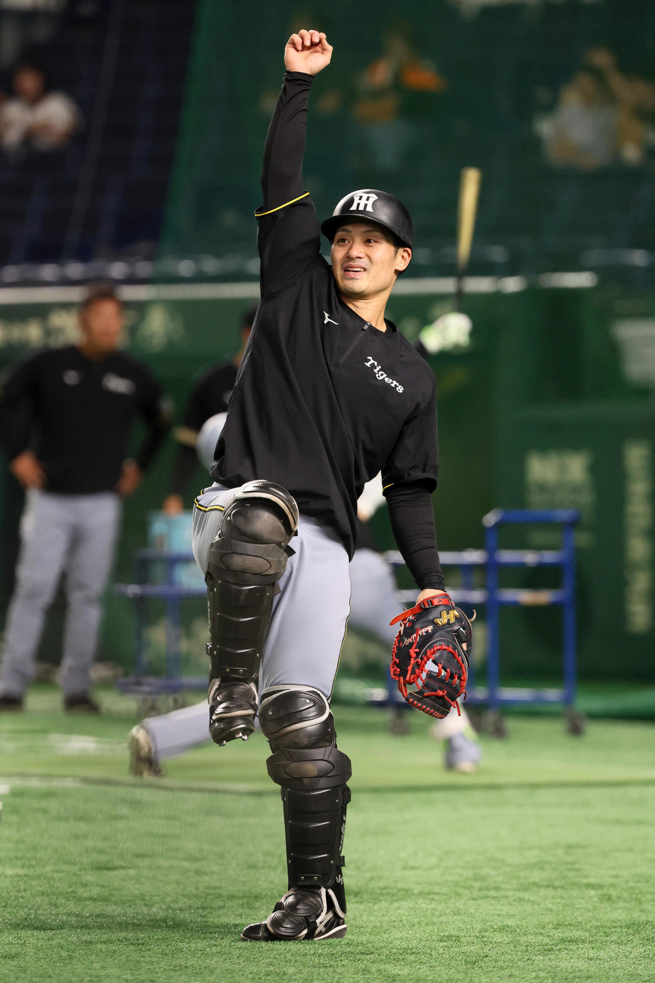 巨人対阪神　ベンチ入りを外れた坂本（撮影・加藤哉）
