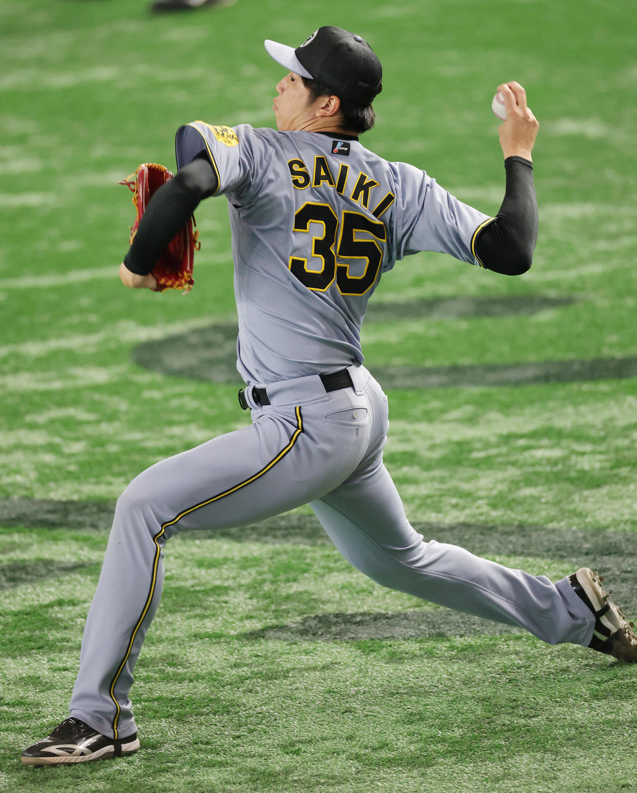 巨人対阪神　調整する阪神才木（撮影・野上伸悟）