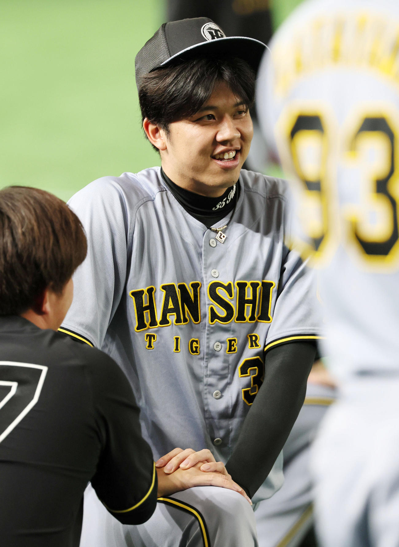 巨人対阪神　明るい表情を見せる才木（撮影・加藤哉）
