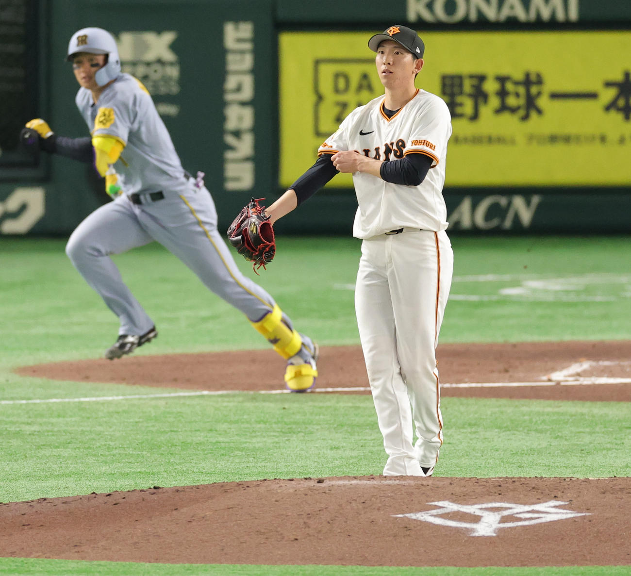 巨人対阪神　6回表阪神2死二塁、森下に右前適時打を許す戸郷（撮影・野上伸悟）
