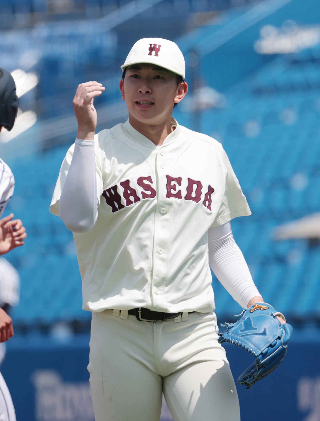 早大対立大　3回で6安打8失点の早大・伊藤樹（撮影・柴田隆二）