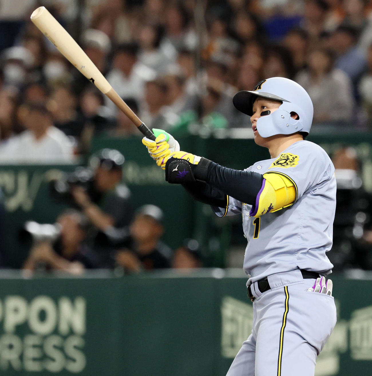 巨人対阪神　4回表阪神2死、森下は左越えソロ本塁打を放つ（撮影・加藤哉）