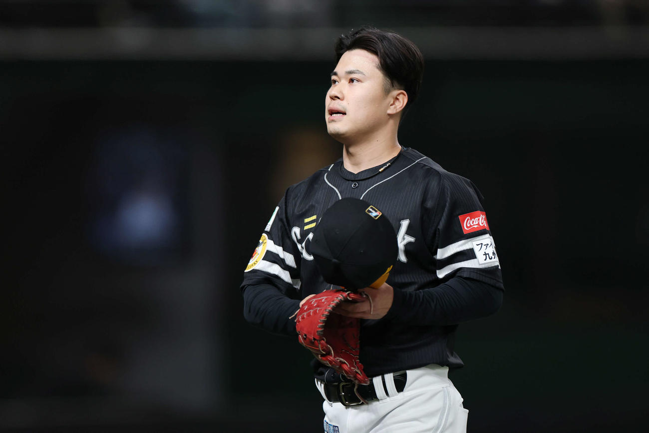 西武対ソフトバンク　5回裏を無失点に抑えたソフトバンク松本晴（撮影・宮地輝）