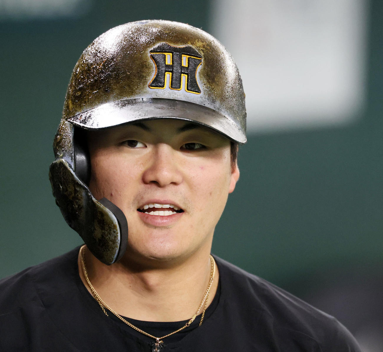 巨人対阪神　松ヤニが塗られている前川右京のヘルメット（撮影・加藤哉）