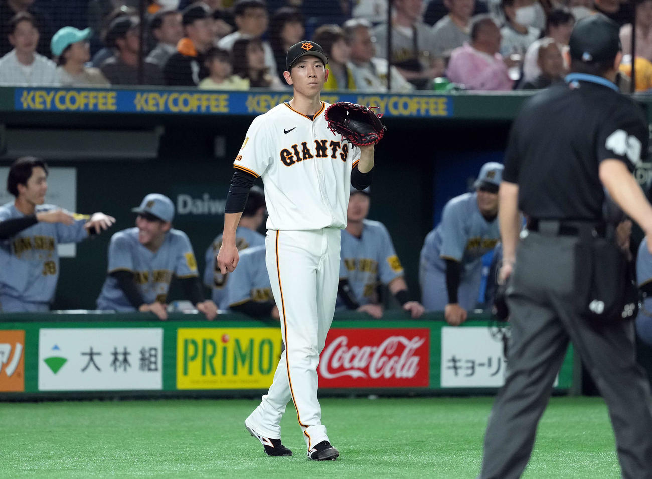 巨人対阪神　6回表、3－1と阪神に突き放される巨人の先発戸郷（撮影・たえ見朱実）