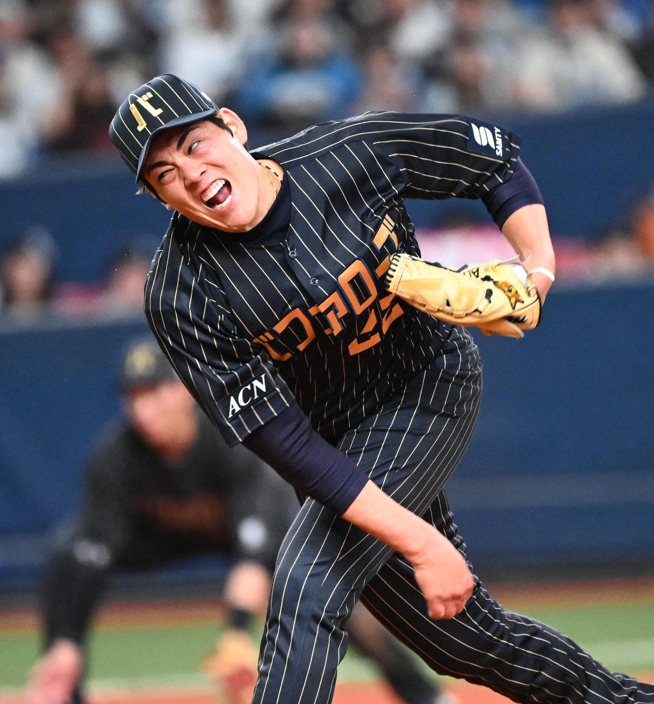 オリックス対日本ハム　8回、声を上げながら投げ込むオリックス九里（撮影・和賀正仁）