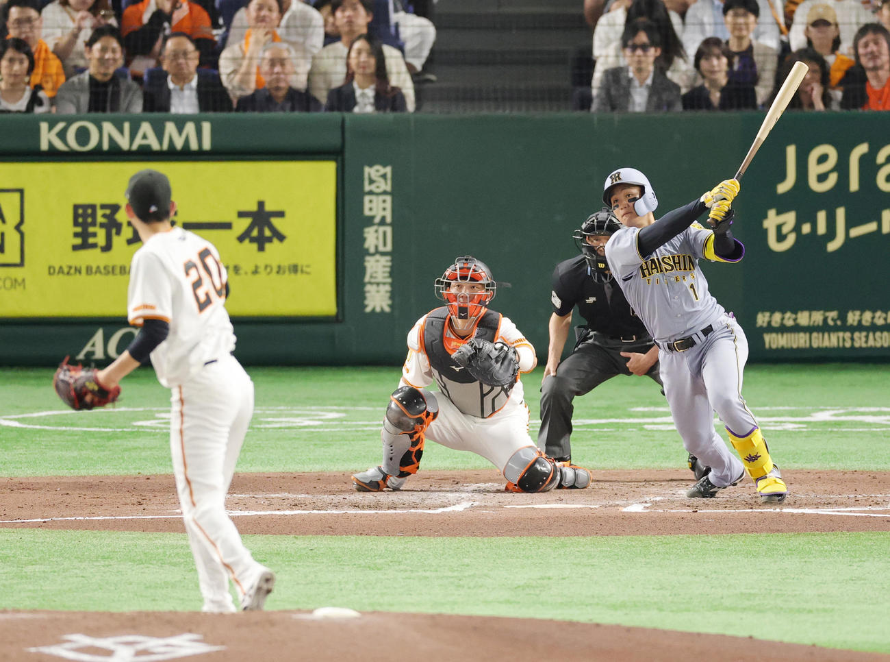 巨人対阪神　6回表阪神2死二塁、戸郷から右前適時打を放つ森下（撮影・野上伸悟）