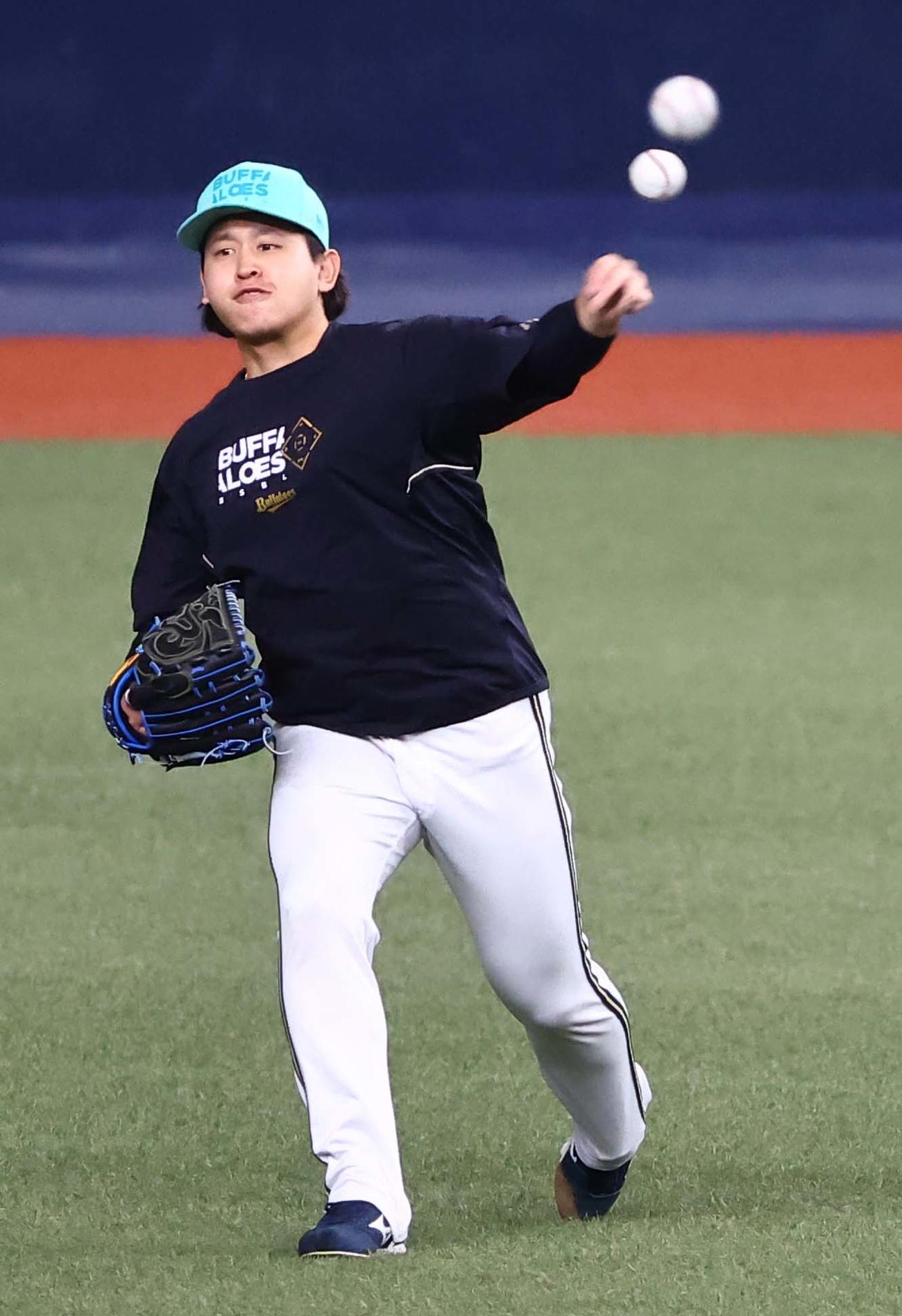 オリックス対日本ハム　分身魔球をなげる？宮城（撮影・上田博志）