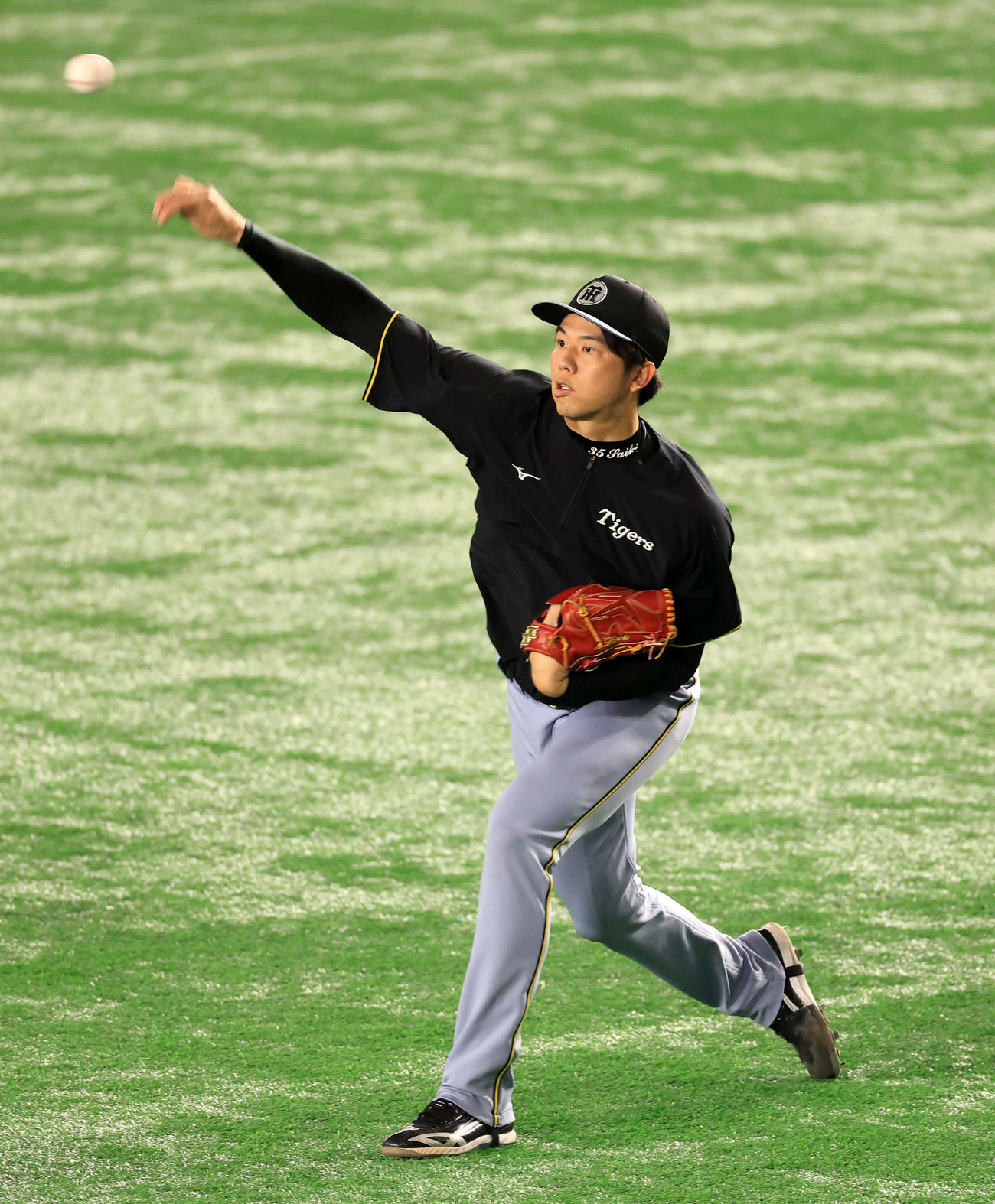 巨人対阪神　キャッチボールする阪神才木（撮影・浅見桂子）