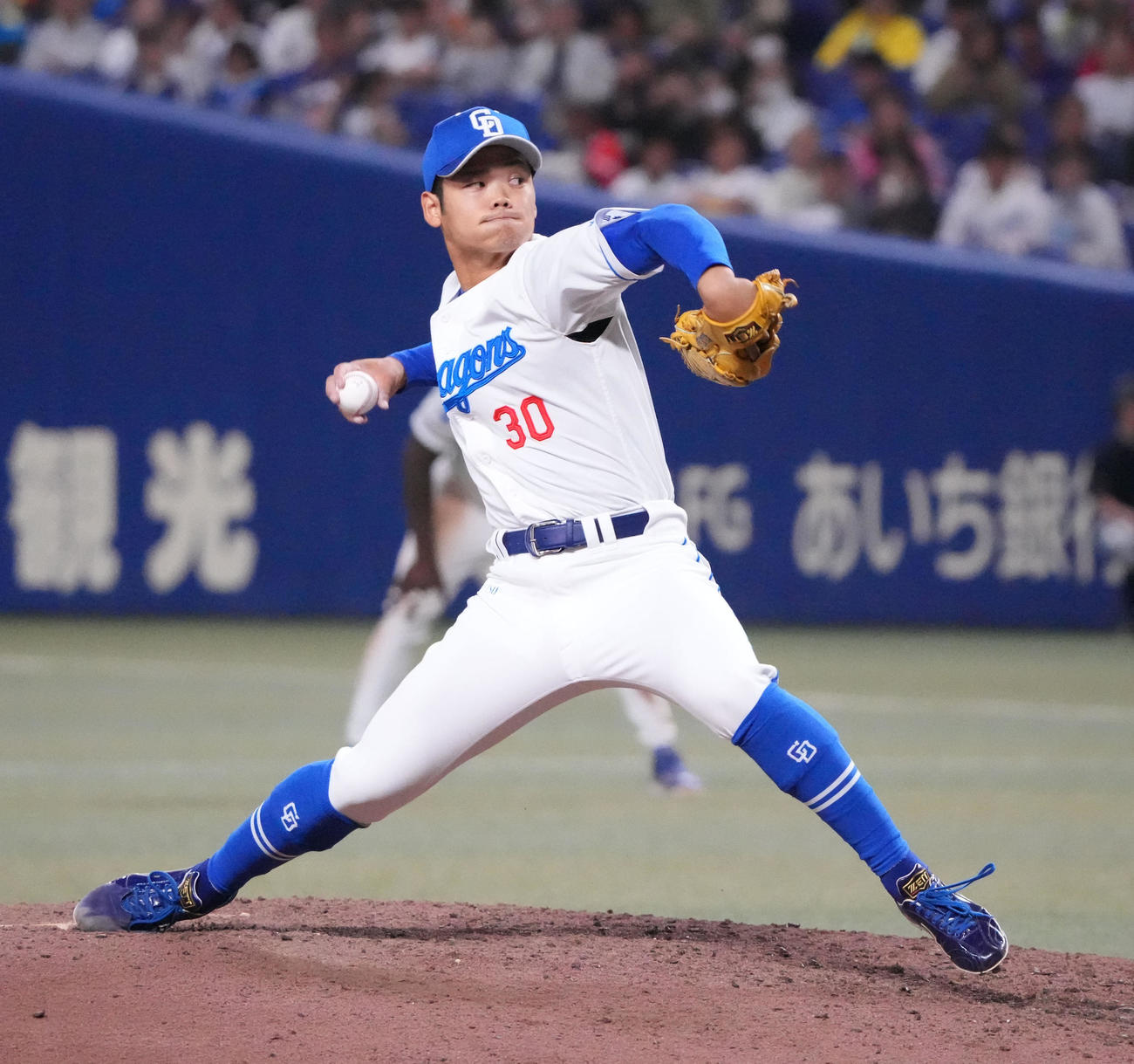 中日対DeNA 7回表、中日2番手で登板する根尾（撮影・森本幸一）