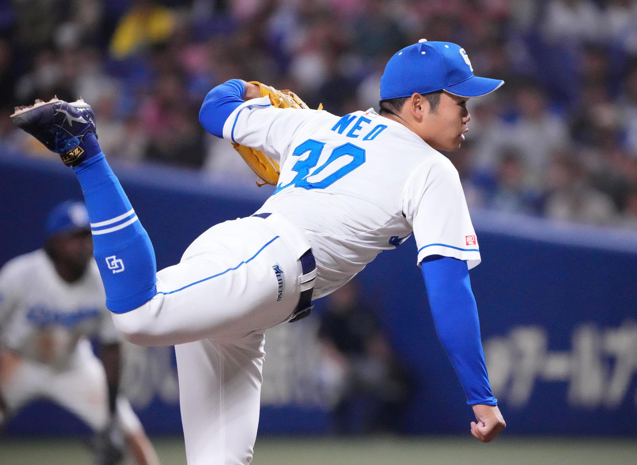 中日対DeNA 7回表、中日2番手で登板する根尾（撮影・森本幸一）