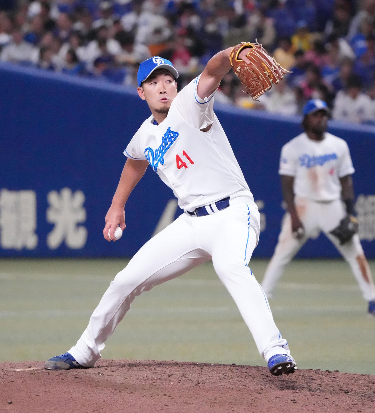 中日対DeNA 8回表、中日3番手で登板する勝野（撮影・森本幸一）