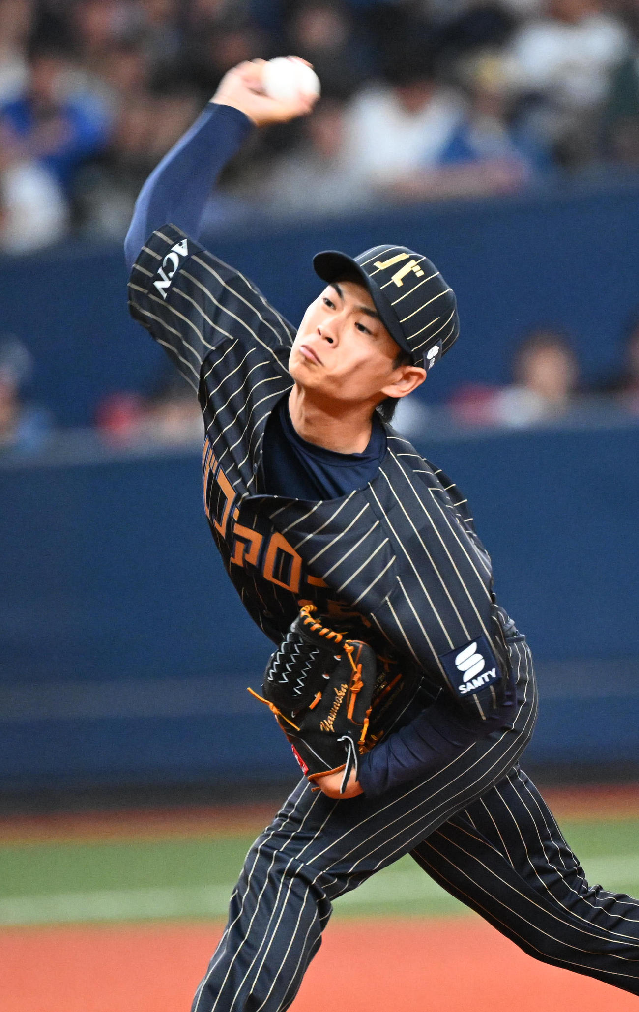 オリックス対日本ハム　5回、3番手で登板するオリックス山岡（撮影・和賀正仁）