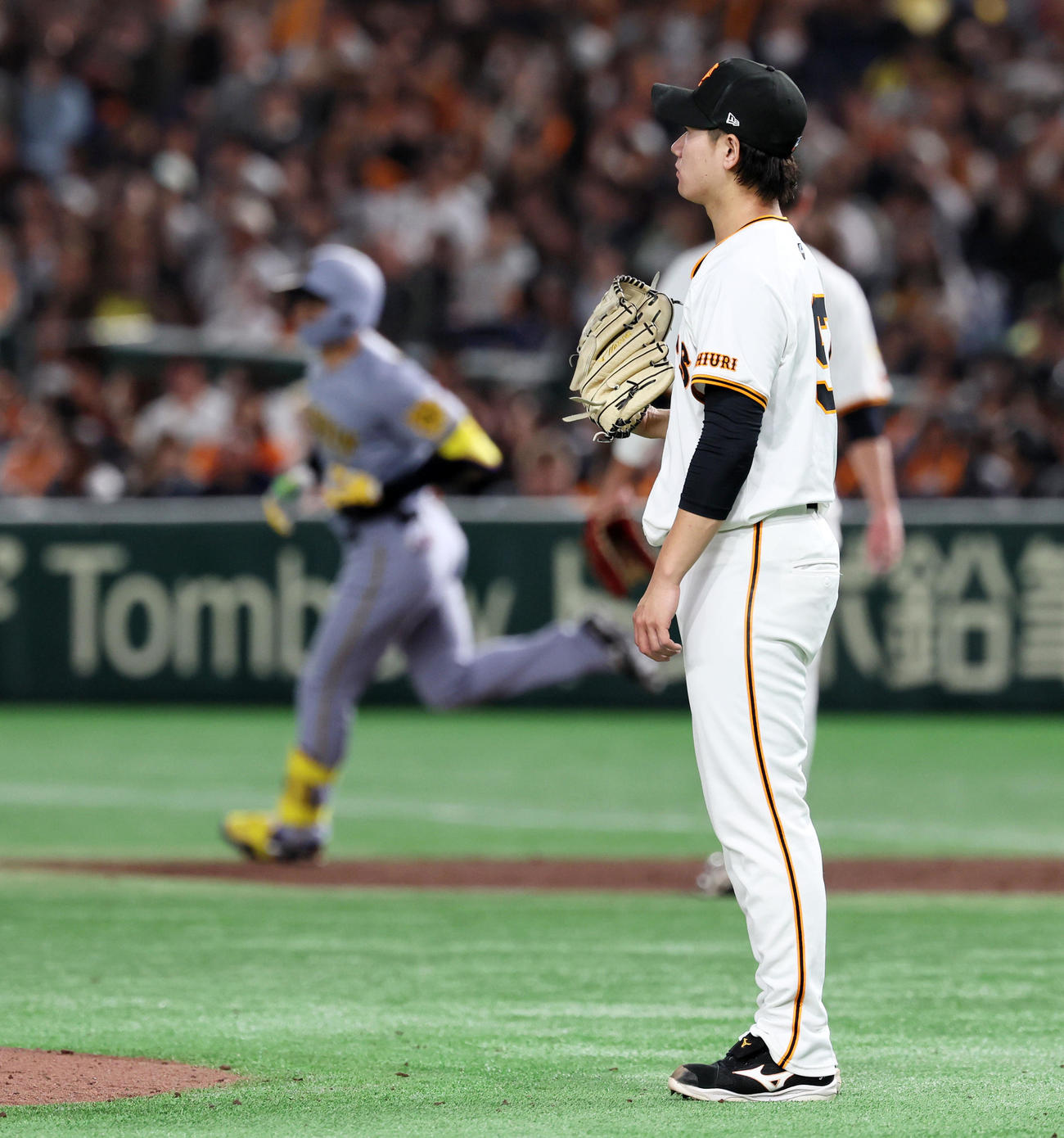 巨人対阪神　2回表阪神2死一塁、井上は森下に左越え2点本塁打を浴びる（撮影・加藤哉）
