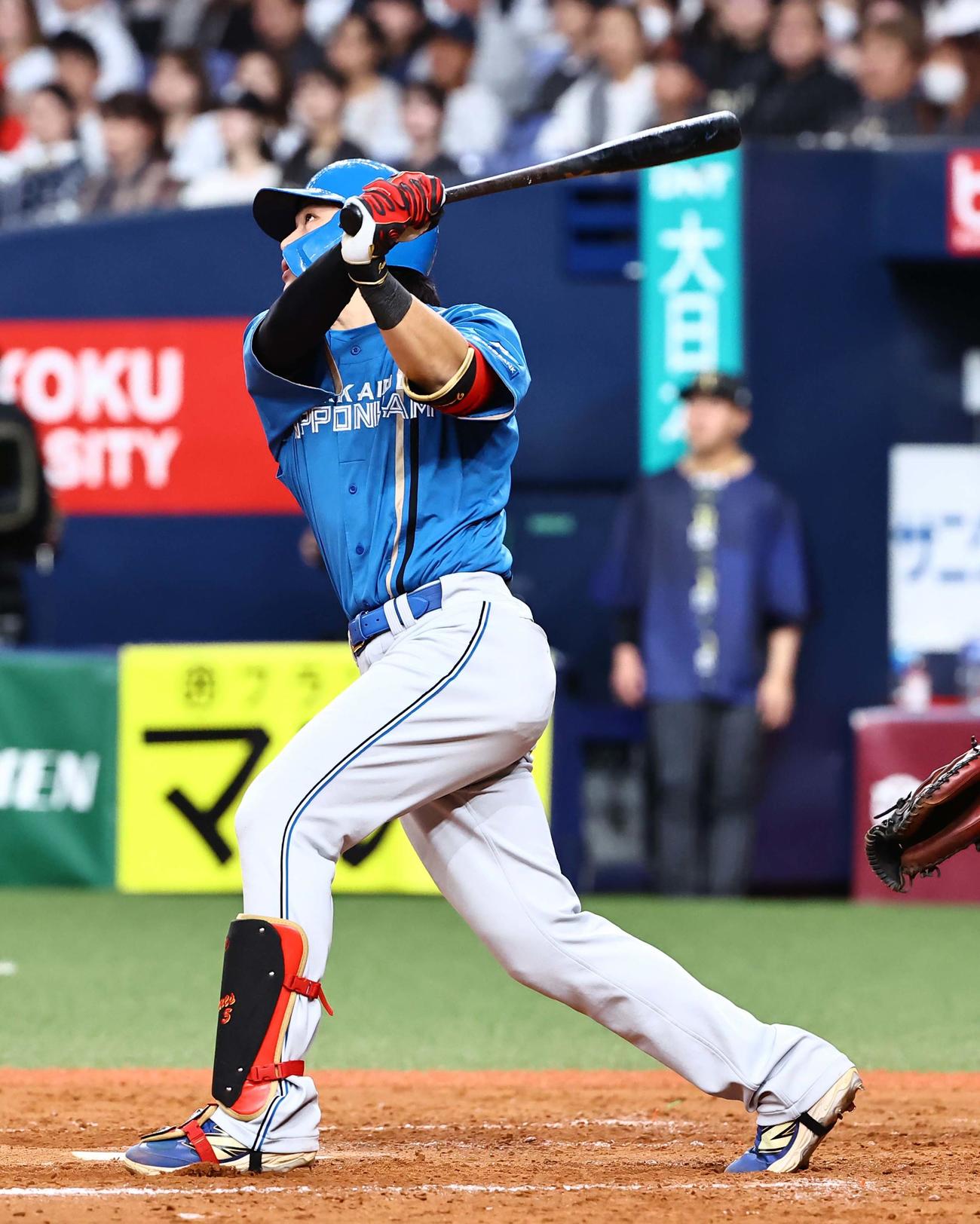 オリックス対日本ハム　9回表日本ハム2死、野村はソロ本塁打を放つ（撮影・上田博志）