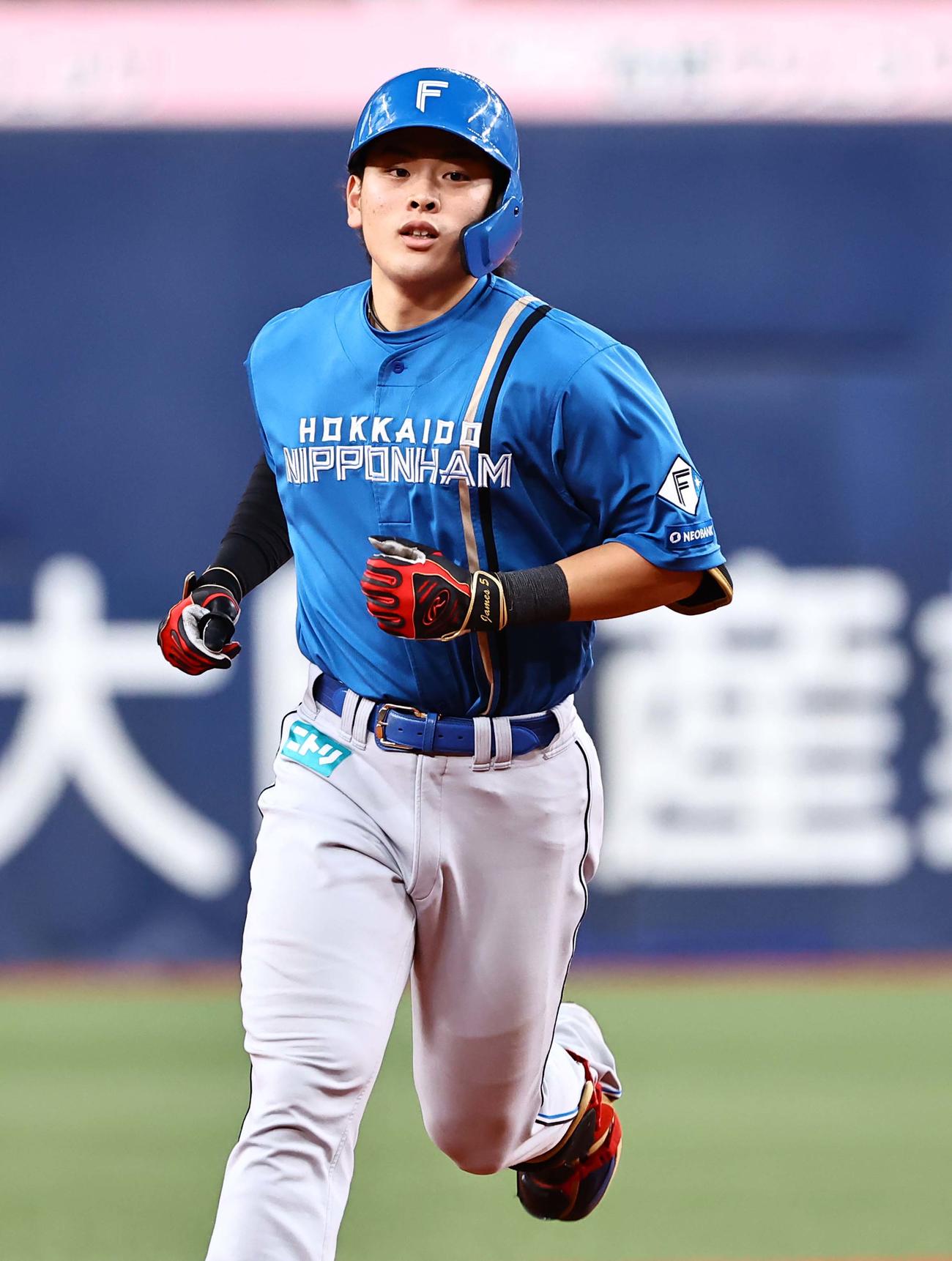 オリックス対日本ハム　9回表日本ハム2死、野村はソロ本塁打を放つ（撮影・上田博志）