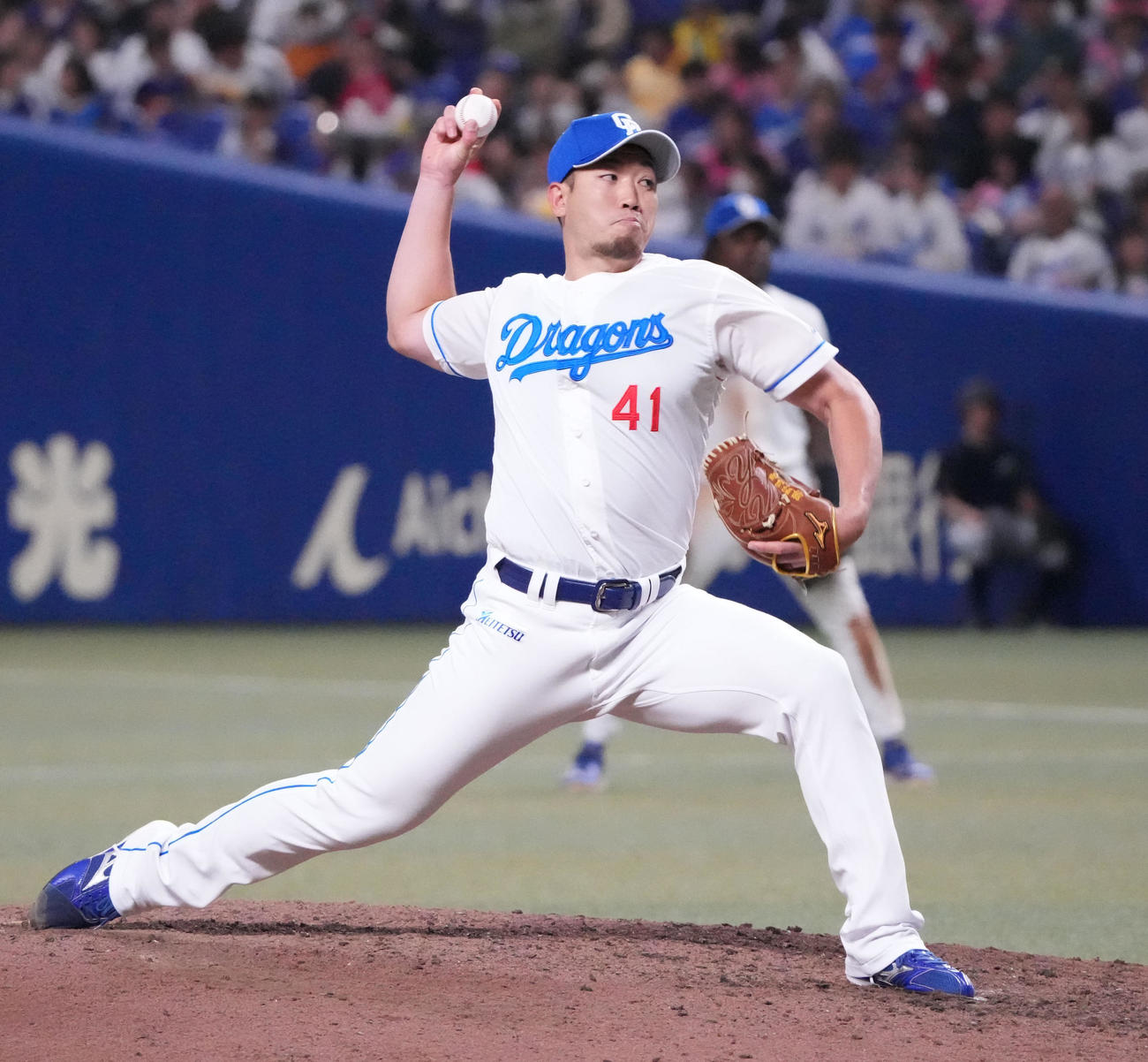 中日対DeNA 8回表、中日3番手で登板する勝野（撮影・森本幸一）