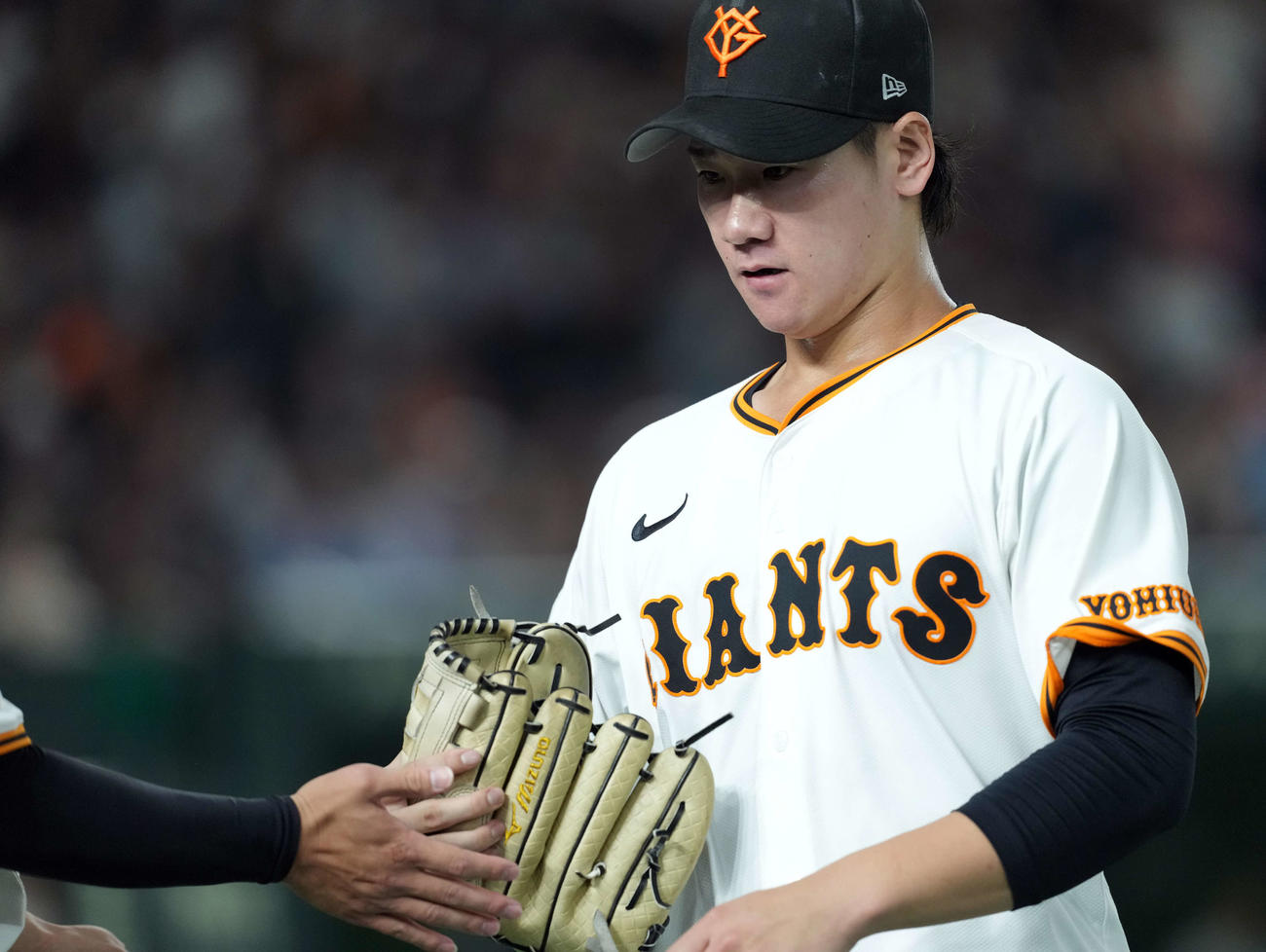 巨人対阪神　3回6失点でマウンドを降りた巨人の先発井上（撮影・たえ見朱実）