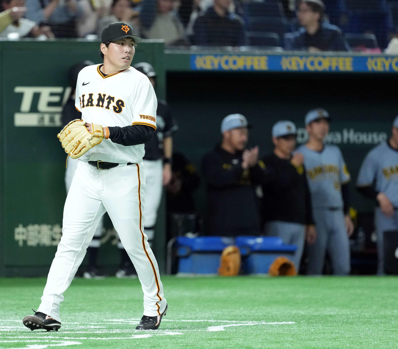 巨人対阪神　8回表、味方の失策で失点する巨人馬場（撮影・たえ見朱実）