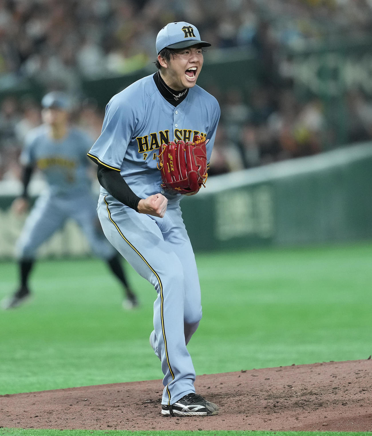巨人対阪神　2回裏巨人2死満塁、甲斐拓也を空振り三振に仕留めほえる才木（撮影・たえ見朱実）