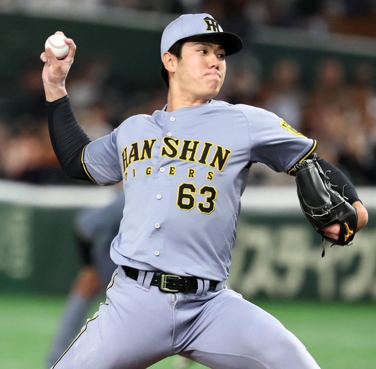 巨人対阪神　6回裏、阪神2番手で登板する石黒（撮影・加藤哉）