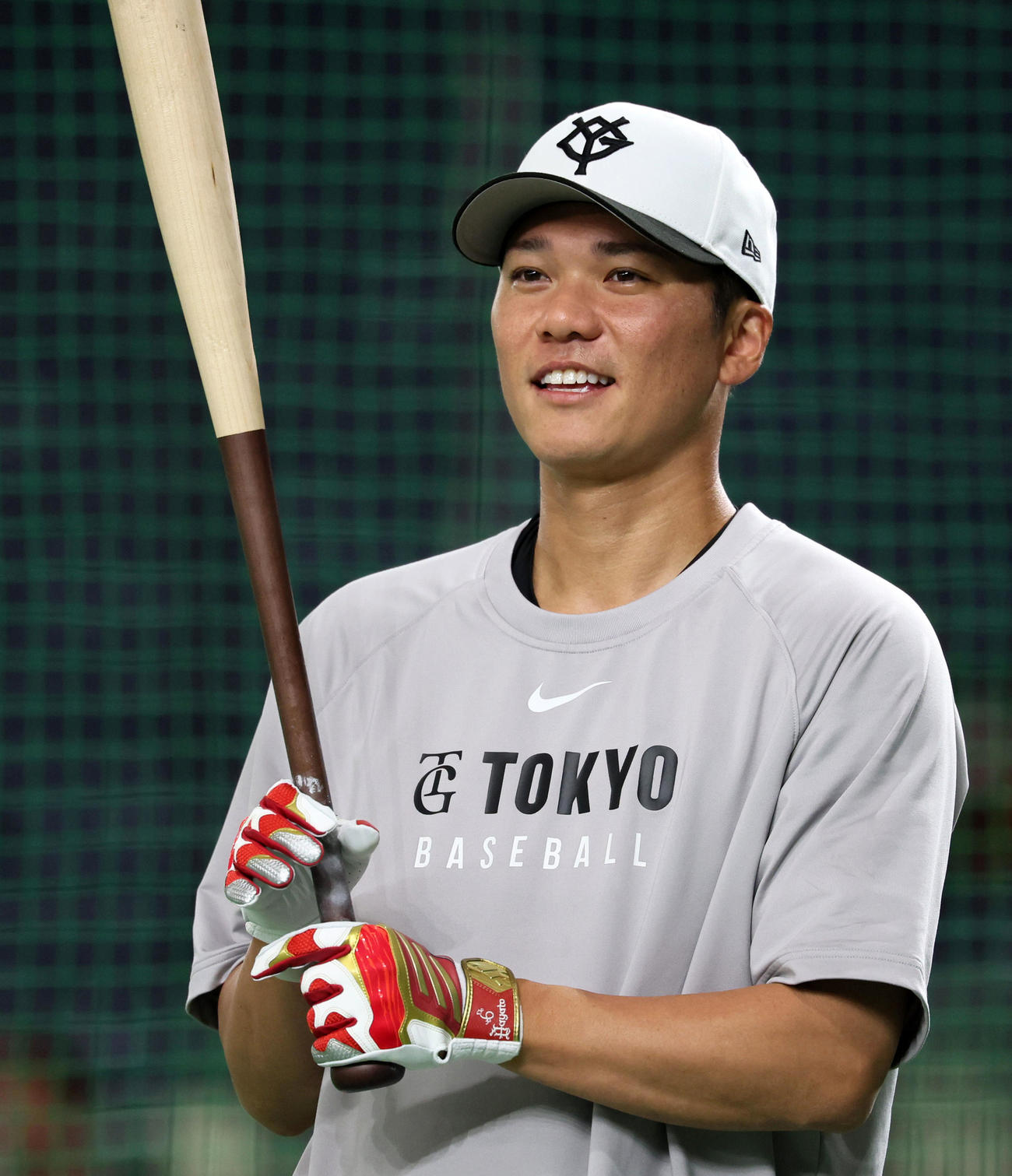 巨人対阪神　練習でティー打撃を行う巨人坂本（撮影・加藤哉）