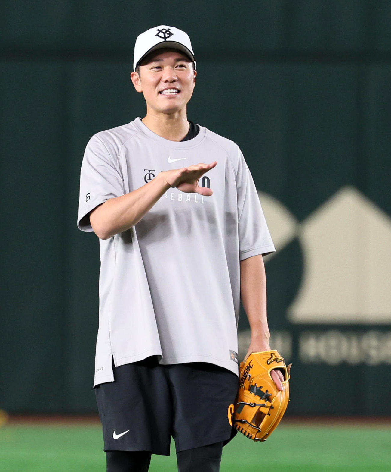 巨人対阪神　練習に参加し明るい表情を見せる巨人坂本（撮影・加藤哉）