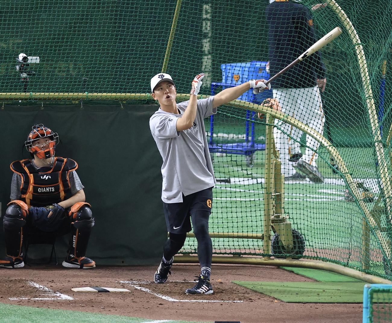 巨人対阪神　フリー打撃する巨人坂本勇人(撮影・浅見桂子)