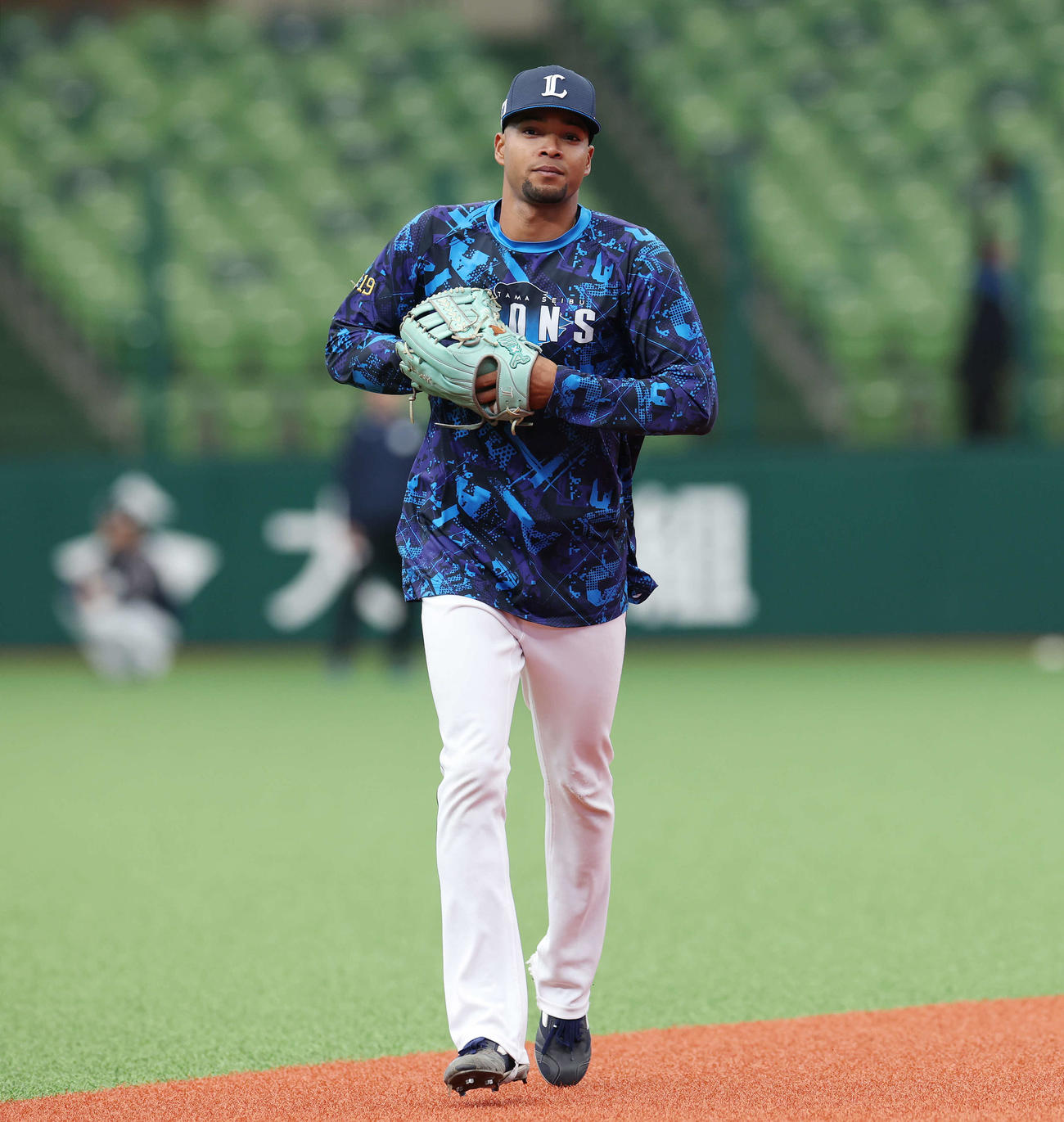 西武対ソフトバンク　試合前練習に臨む西武モンテル（撮影・宮地輝）