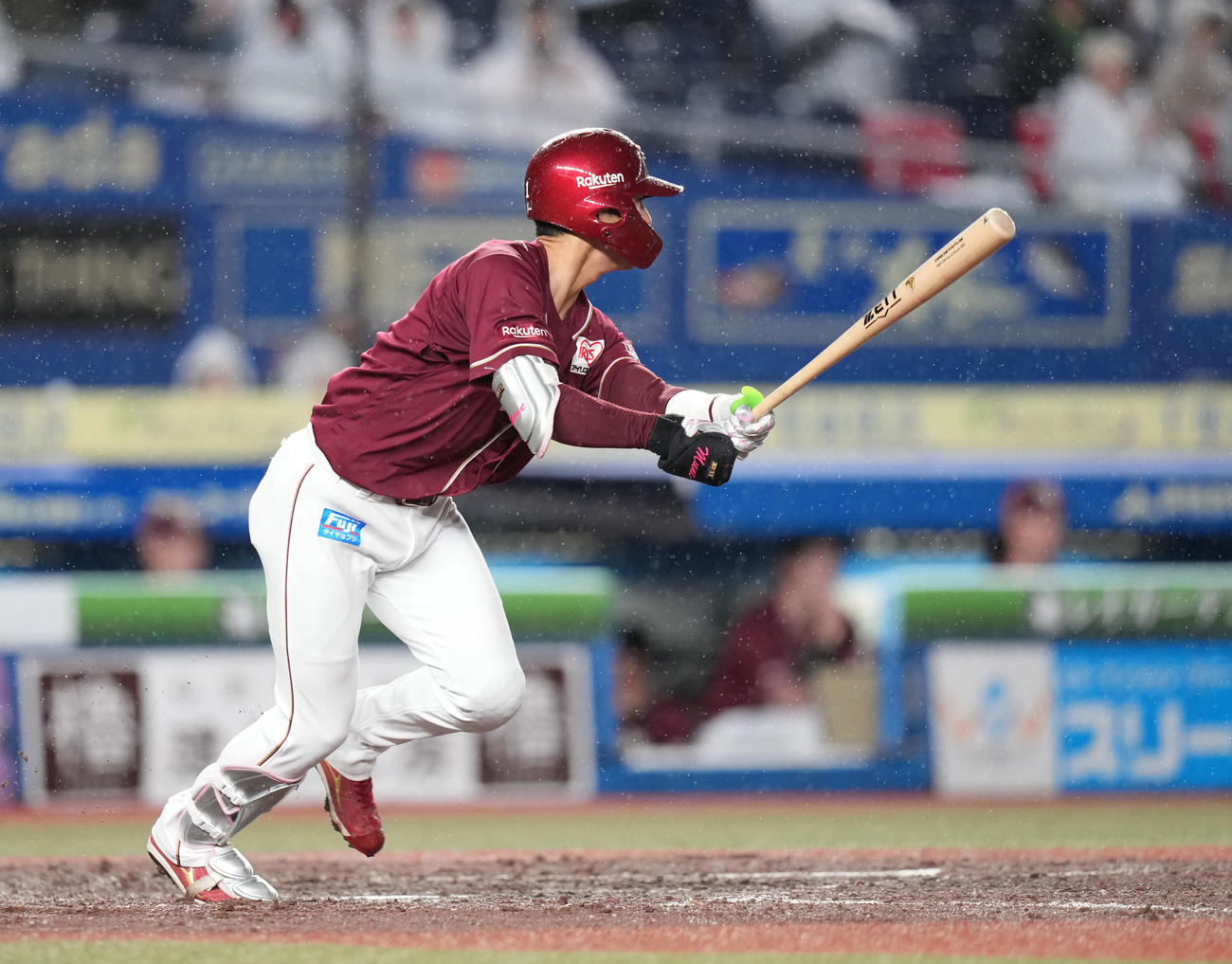 ロッテ対楽天　2回表楽天2死一、三塁、左前適時打を放つ宗山（撮影・鈴木みどり）