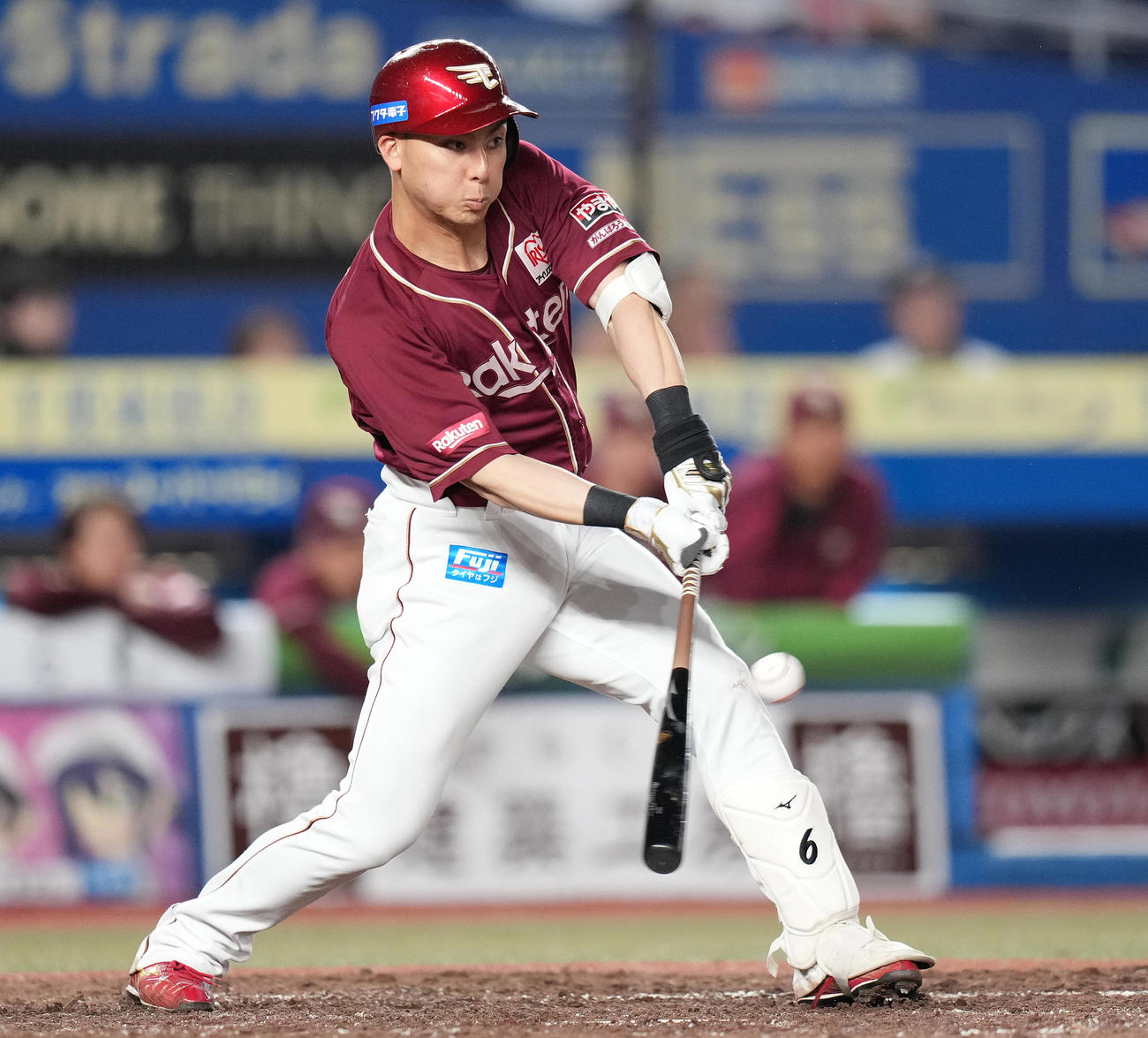 ロッテ対楽天　5回表楽天2死三塁、右適時二塁打を放つ村林（撮影・鈴木みどり）