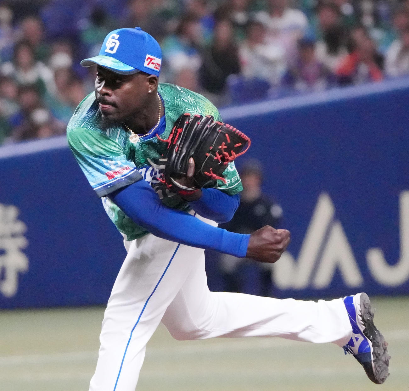 中日対DeNA 8回表、中日3番手で登板するマルテ（撮影・森本幸一）