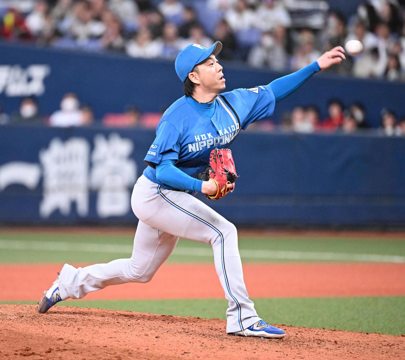 オリックス対日本ハム　10回途中から登板する日本ハム宮西（撮影・和賀正仁）