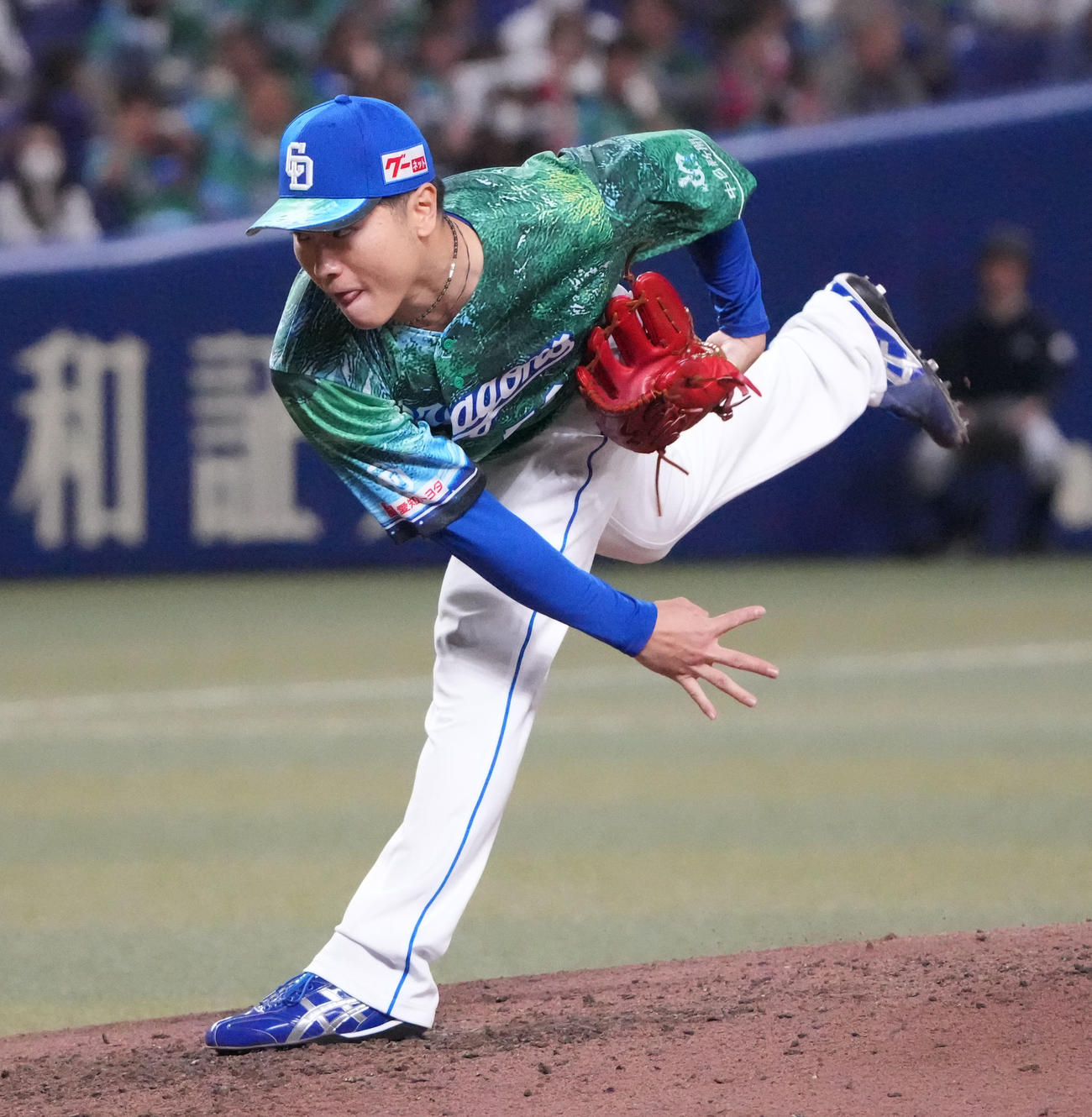 中日対DeNA 7回表、中日2番手で登板する清水（撮影・森本幸一）