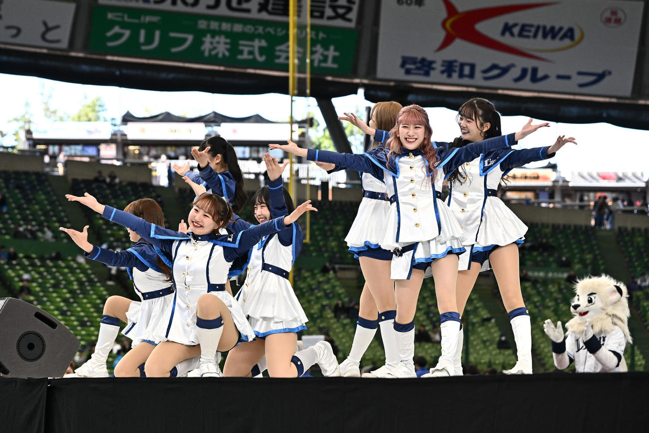 ライオンズ公式パフォーマー「bluelegends」（2024年11月撮影）
