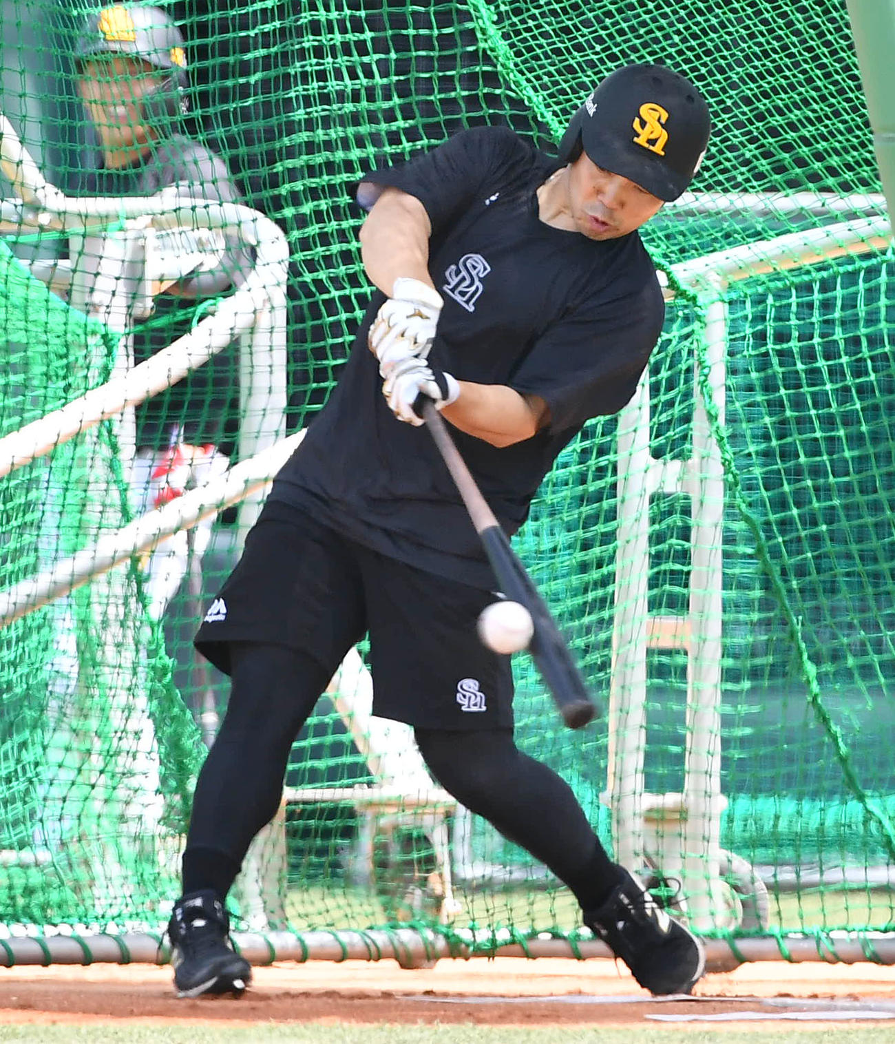 フリー打撃を行うソフトバンク近藤（撮影・岩下翔太）