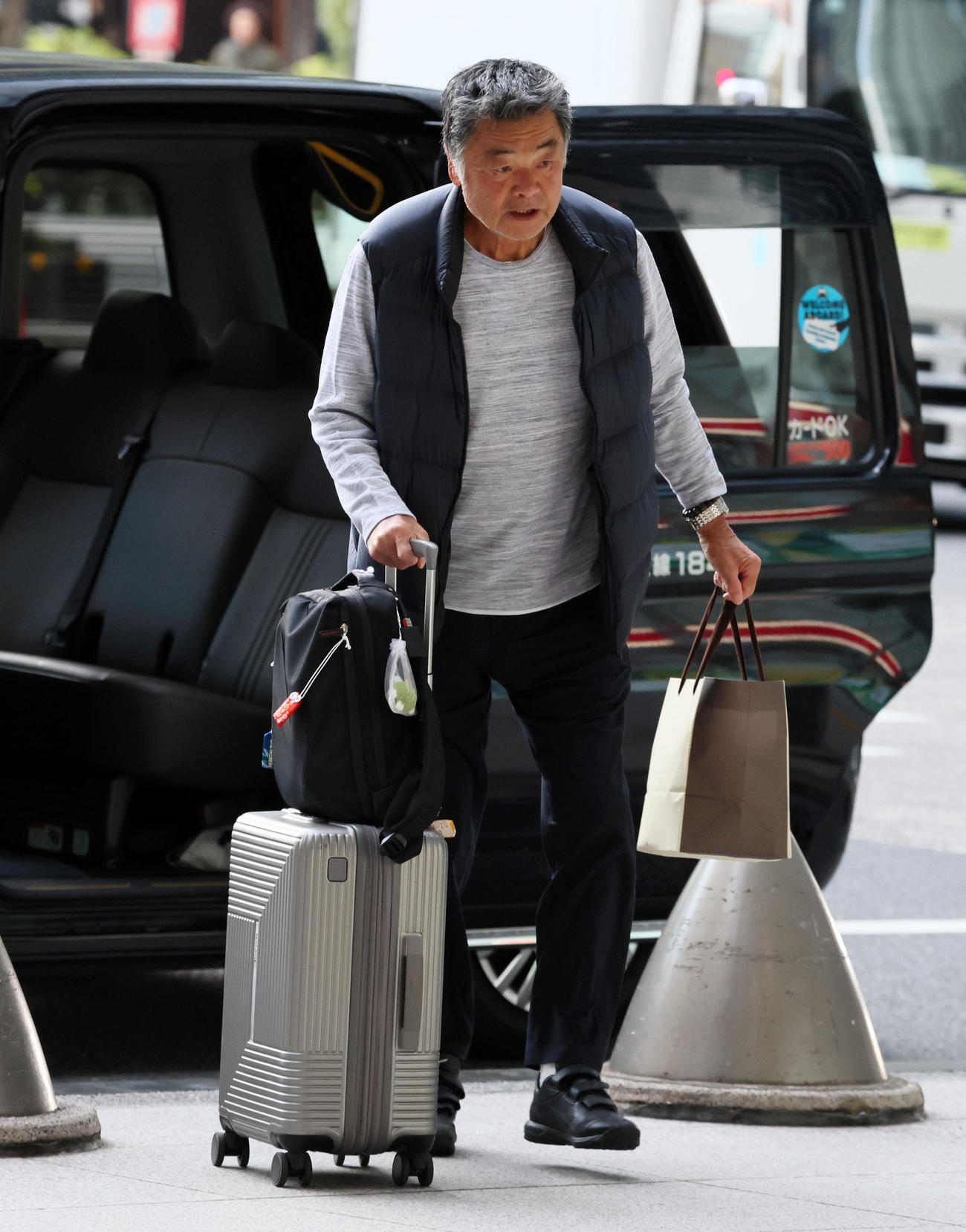 移動する川藤幸三氏（撮影・加藤哉）
