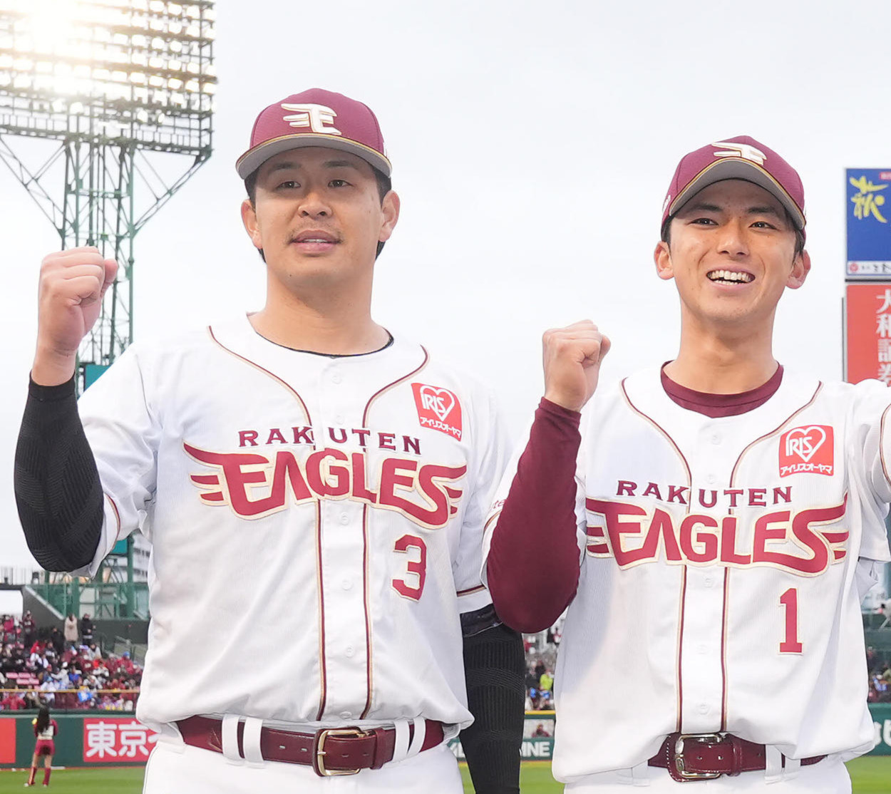 左から楽天浅村、宗山（2025年4月撮影）