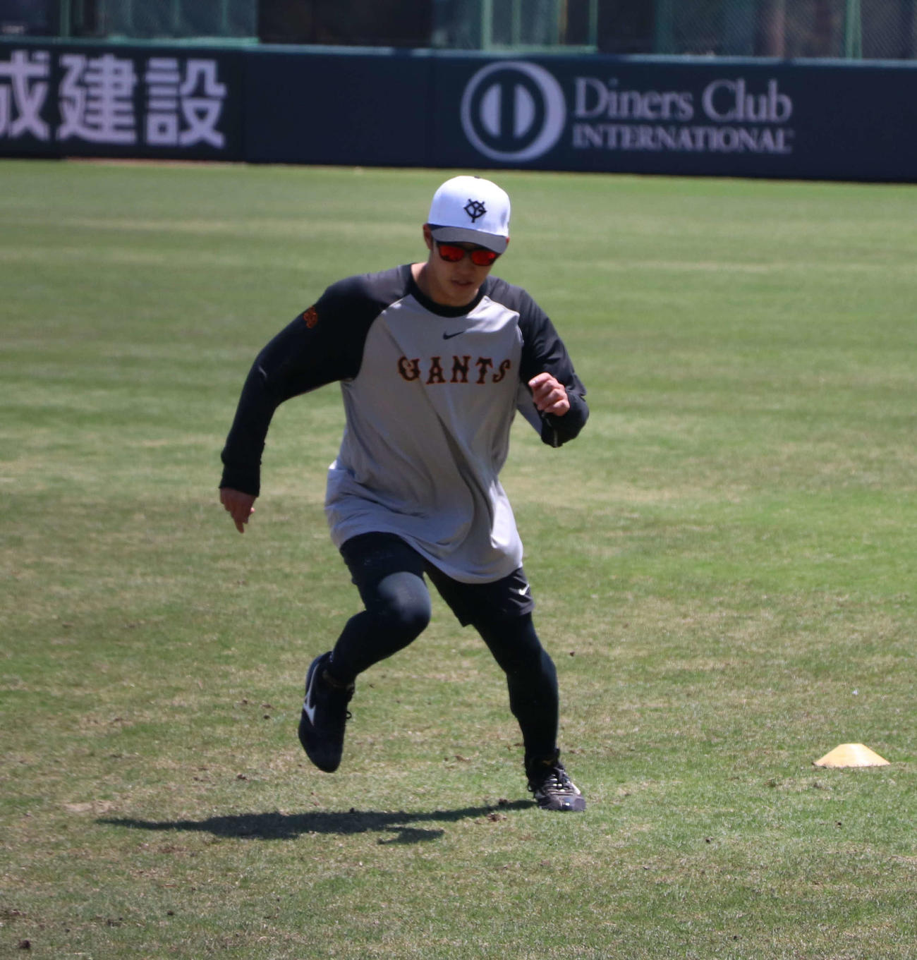 トレーニングをする巨人赤星（撮影・寺本吏輝）