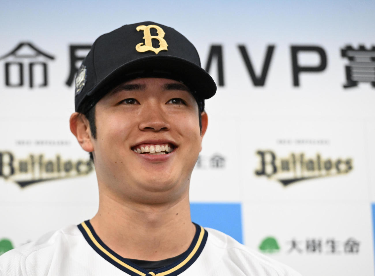 大樹生命月間MVPを受賞し、笑顔で会見するオリックス太田（撮影・和賀正仁）